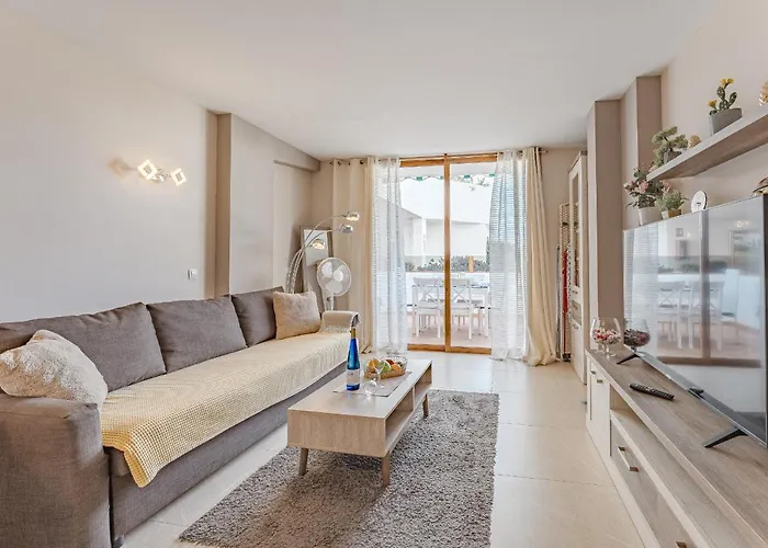 Centric In Playa Fanabe By Altamarhomes Адехе